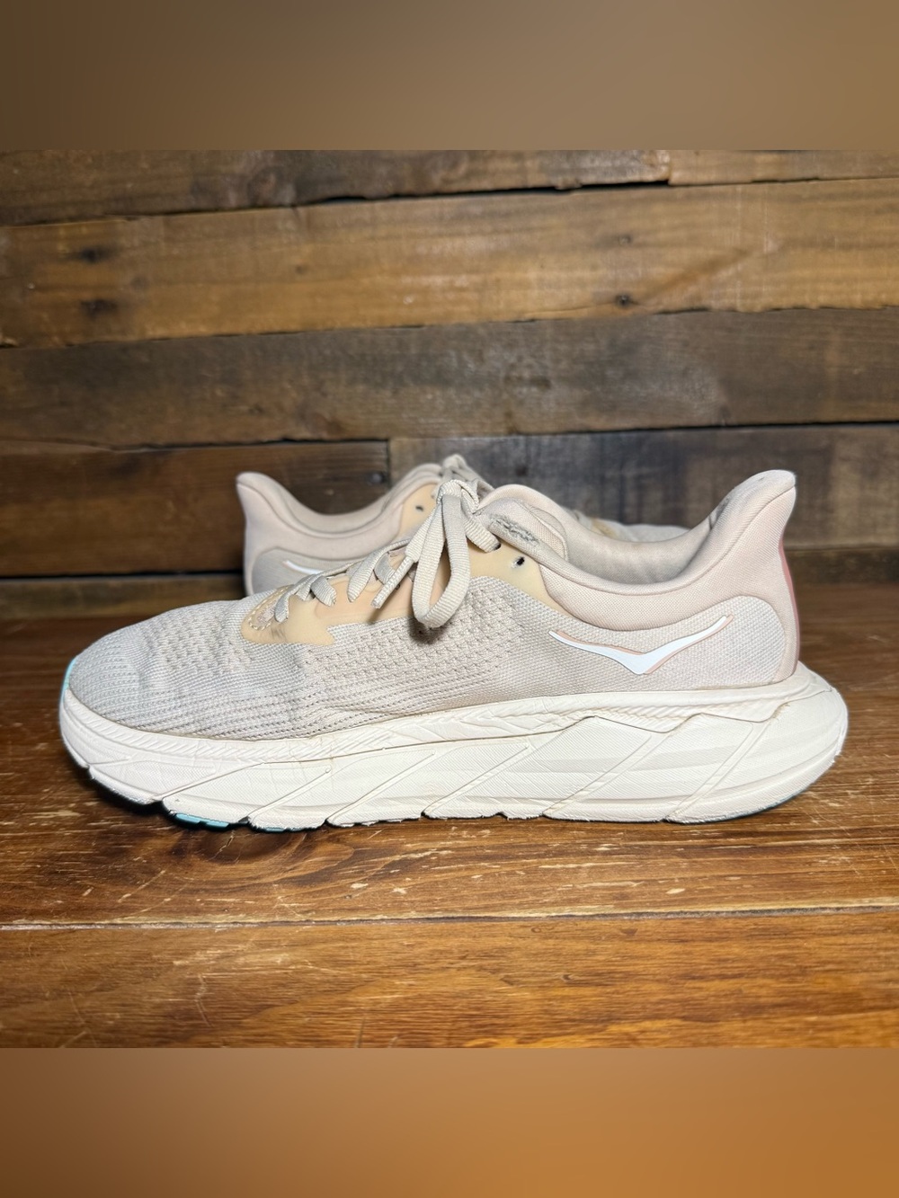 HOKA Arahi 7 Women’s 8 Vanilla/Cream Running Shoes - Picture 8 of 13